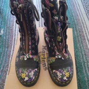 Dr Martens Platforms Black w/ Flowers Sz 8 Brand New
